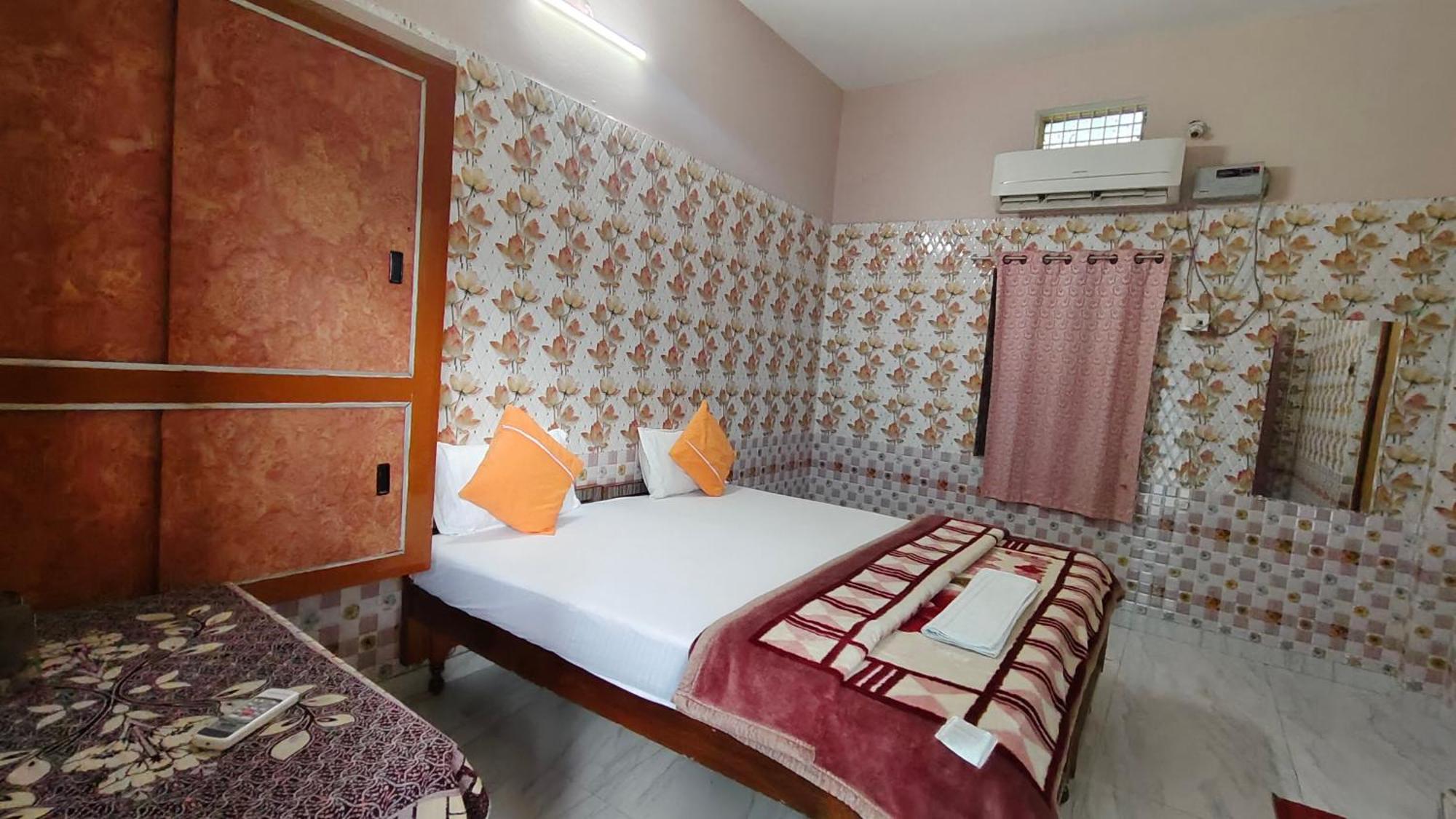 Sri Yoga Mandir Hotel Varanasi Exterior foto