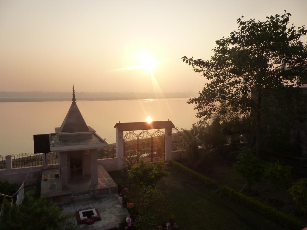 Sri Yoga Mandir Hotel Varanasi Exterior foto