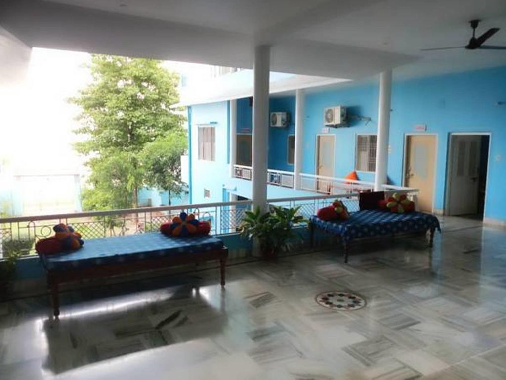 Sri Yoga Mandir Hotel Varanasi Exterior foto