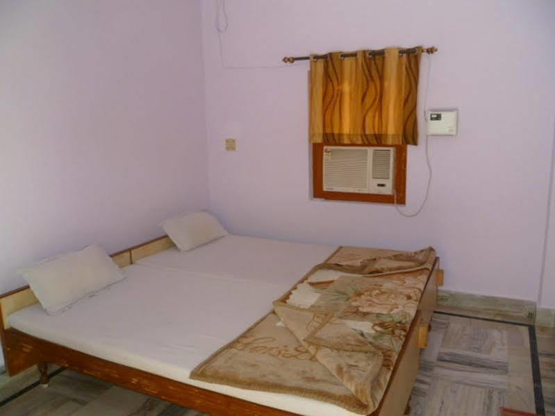 Sri Yoga Mandir Hotel Varanasi Exterior foto